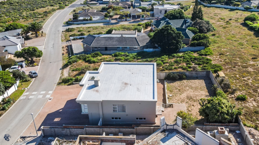 6 Bedroom Property for Sale in Middedorp Western Cape